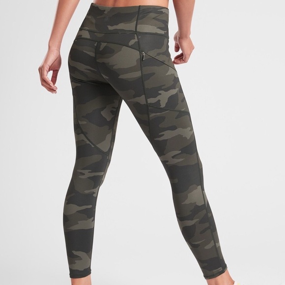 🩷 ATHLETA CAMO CONTENDER 7/8 TIGHT LEGGINGS OLIVE GREEN CAMOUFLAGE SIZE MEDIUM - Picture 2 of 11